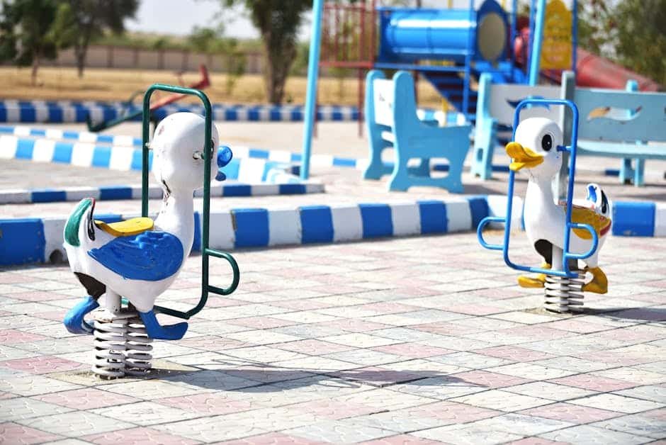 vaikų žaidimų aikštelės - nuotrauka: Mujib Bugti